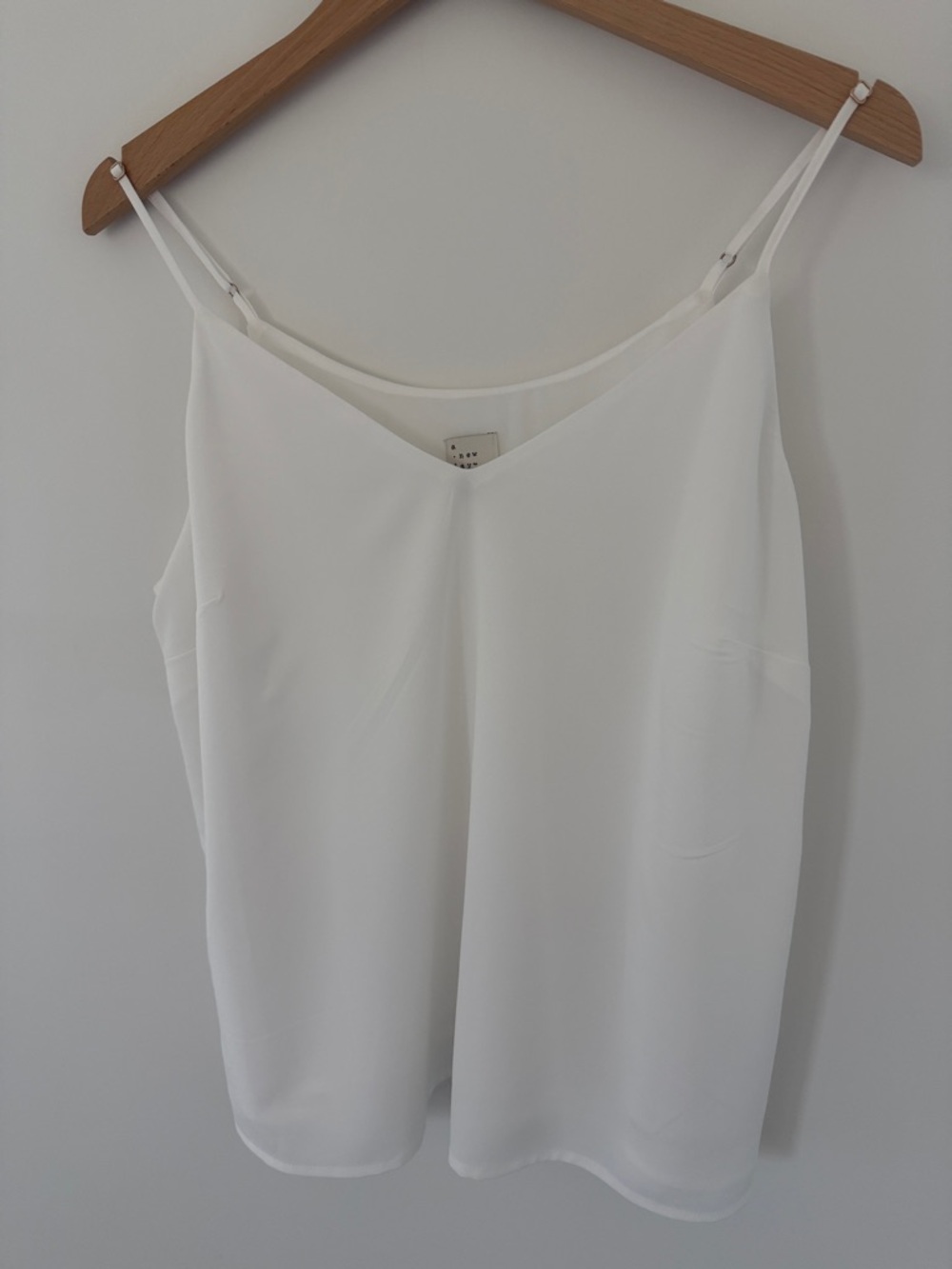 a new day White V-Neck Adjustable Strap Camisole Size Large